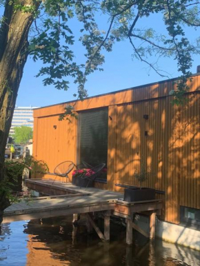 Beautiful Amstel houseboat